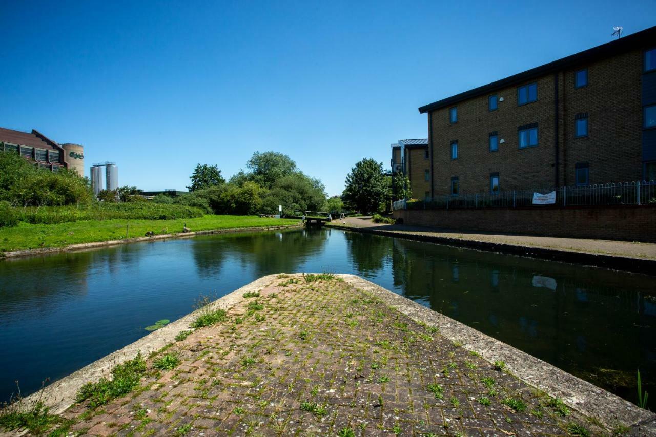 Lake View Apartment Northampton Eksteriør billede